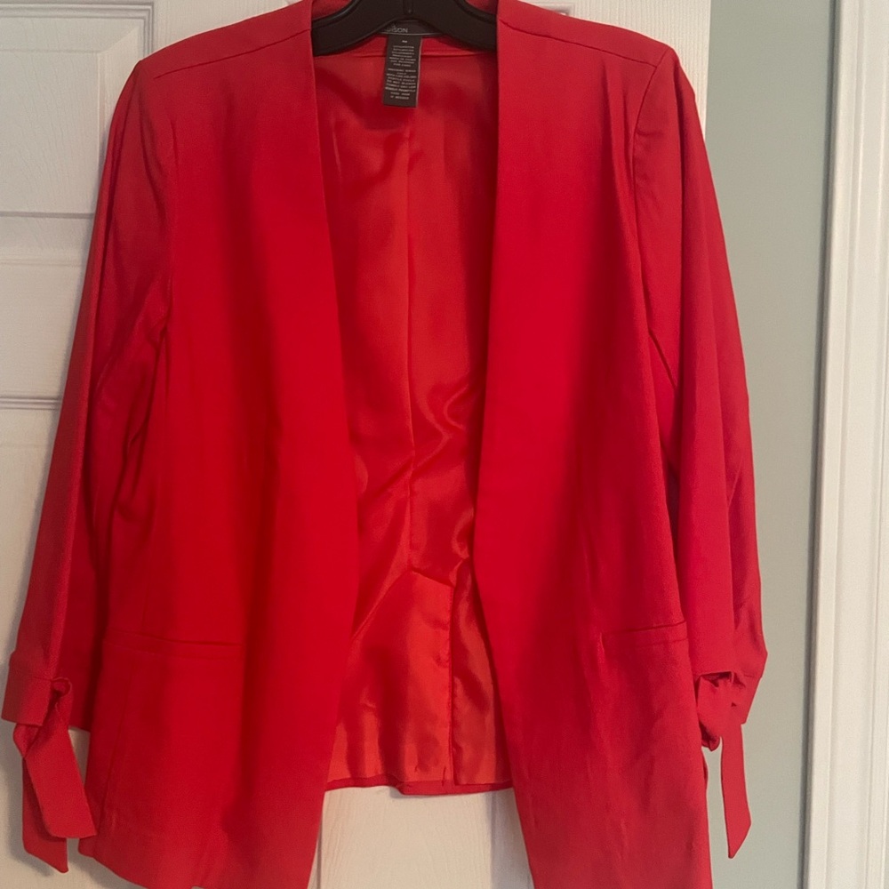 89th & Madison blazer color red size Medium. Brand new never worn no tags